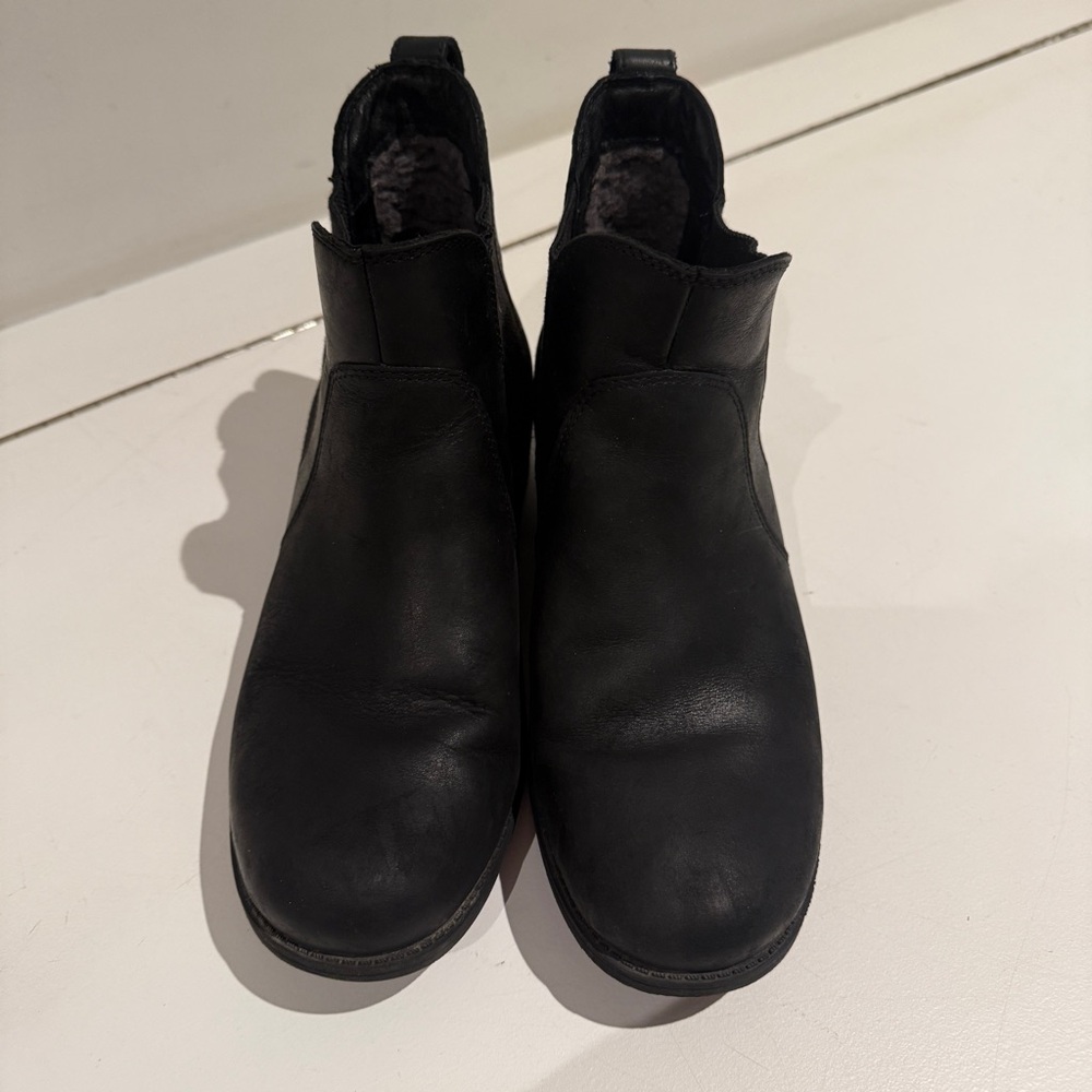 UGG BLACK LEATHER CHELSEA BOOTS Women's Size 10